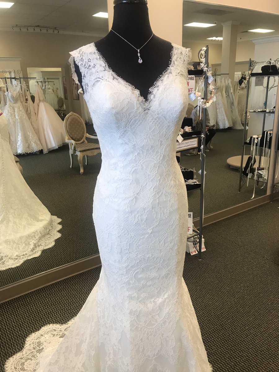 whitedressbride's tweet photo. 👰STORE CLOSING SALE 👰 Everything is 30% off! Only a couple appointments left for Saturday, call soon to schedule yours! Bridal gowns sizes 6-26, shop soon for best selection! 316-729-6300 https://t.co/YGYwkVO78n