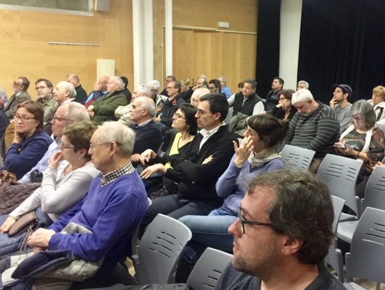 BallarinMontseK's tweet photo. ➡️ L’Avv d #SantAndreu #Decapapeus ens ha convocat avui a debatre sobre els reptes del barri.
➡️ Ha sortit #Meridiana i #Casernes, però també #esports, #salut i #educació.
➡️ Massa temps aturat el barri: tornarem a fer avançar #SantAndreu!
#CollboniAlcalde #estimoBcn/❤️ https://t.co/4TsoPsoi4p