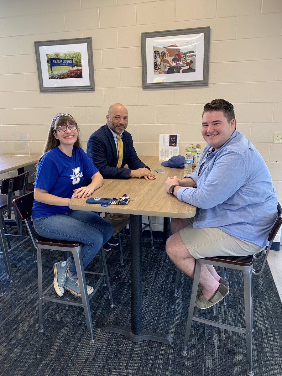 Dr_CLWashington's tweet photo. Enjoyed lunch with @UrbanaU students Brittany Cook and Shane Souders, who were sponsored to visit Annapolis MD with two faculty members to inventory the artistic works of Nancy Miller. #UUProud #CreateEngageInspire https://t.co/m2XT1p1Q4u