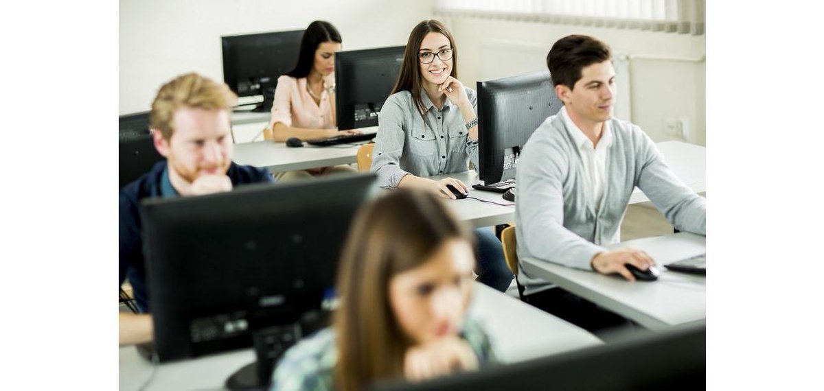 EsriDevs's tweet image. Are you a student looking to attend #EsriUC this year? Got $100? You're in! #studentpricing #fullaccess community.esri.com/community/educ…