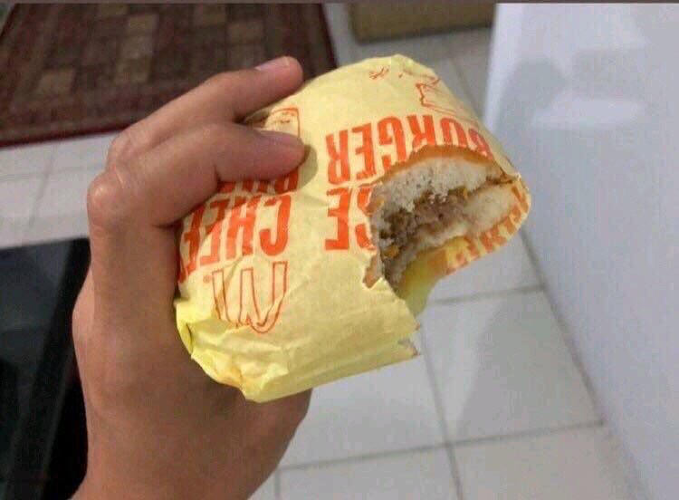 Someone needs to make a cursed burgers account, theres a lot of fuel for it...