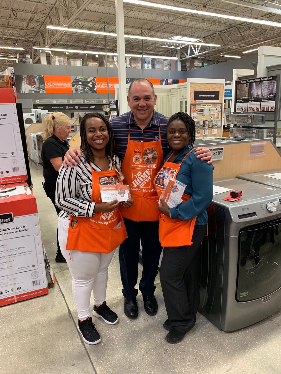 RubenRo48457043's tweet image. Ava and Nichola being recognized by being engaged in there business and doing everything we control excellent. AZUCAAAAAA great job. I appreciate you both. ⁦@HectorAPadilla⁩ ⁦@SantiBernardez⁩