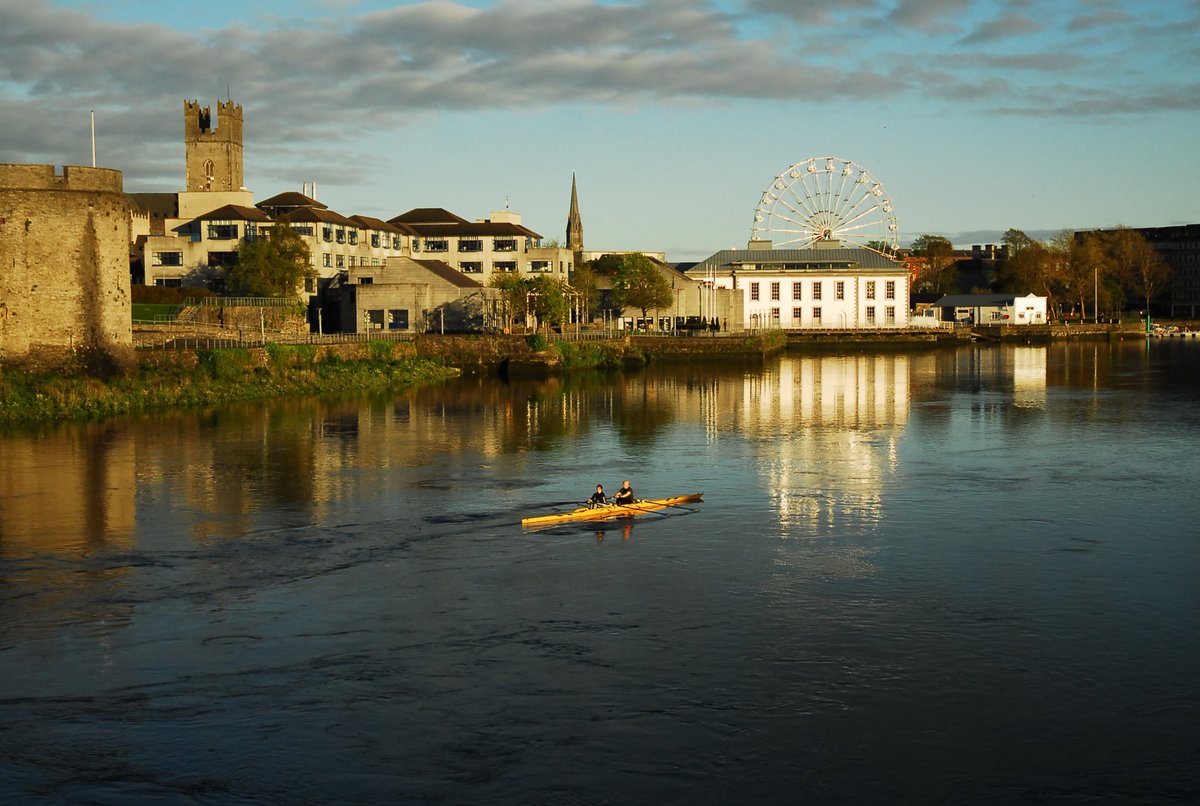 Beautiful evening to be on the river in Limerick.
#rowing #Limerick #reflections #mayevening #irishphotographer
@ImagesLimerick @EugeneJRyan @ilovelimerick @DiscoverLim @DiscoverIreland @limerickcivictrust @LimerickArts