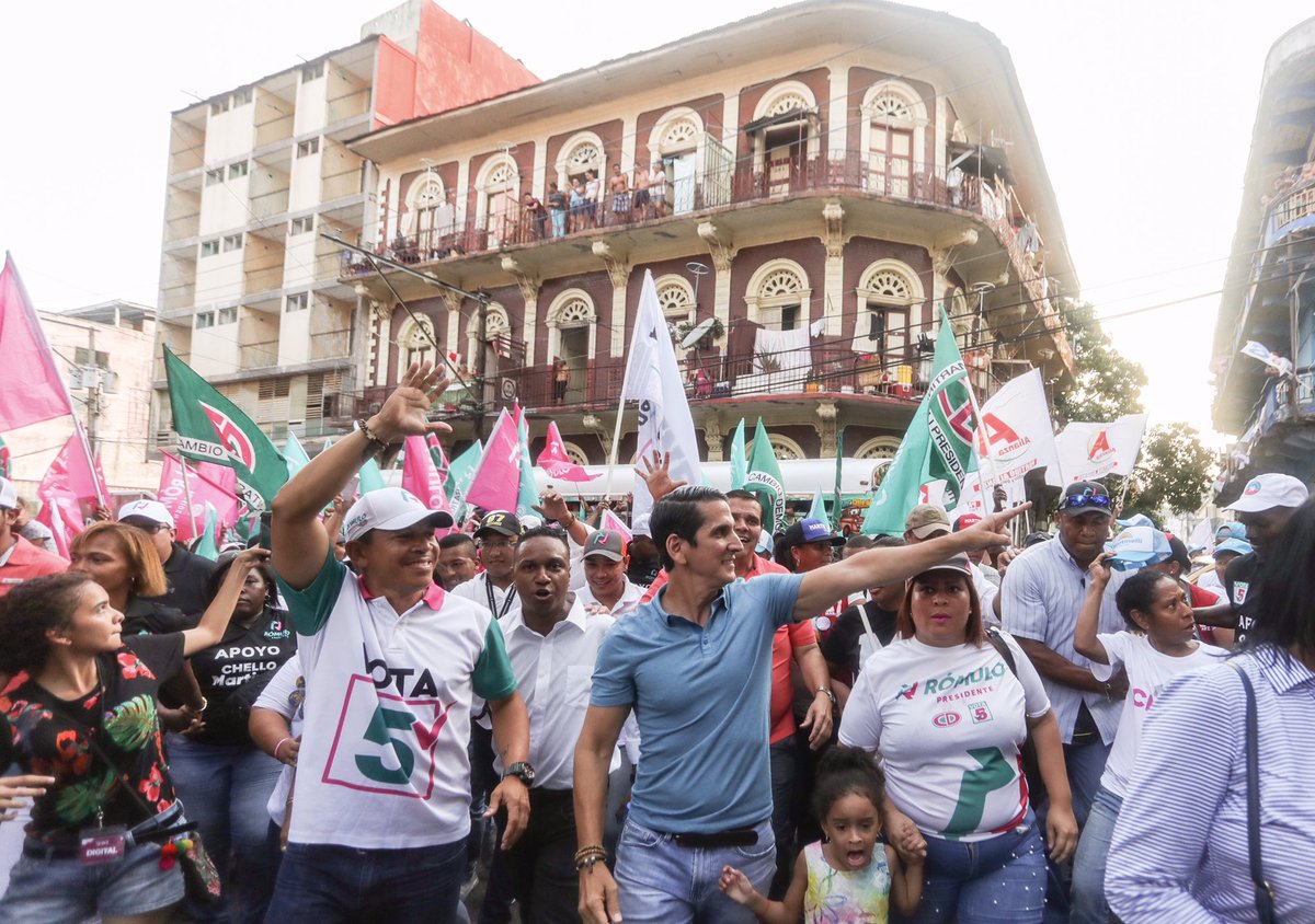 LuisCasis20's tweet photo. Cumplimos 23 horas de nuestro recorrido, caminando desde El Chorrillo hasta Santa Ana para seguir llevando este mensaje de cambio. Estamos comprometidos con Panamá. En nuestro gobierno, tendremos un #Presidente247. https://t.co/OqIIvvlsPK