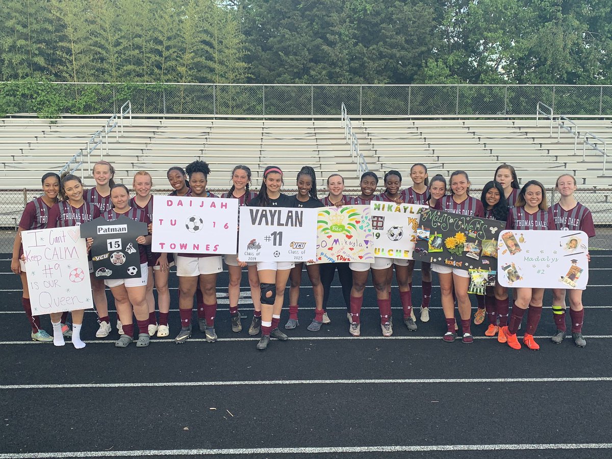 The Seniors end their home game careers tonight with another win. Congratulations to these amazing ladies! ⚽️💗