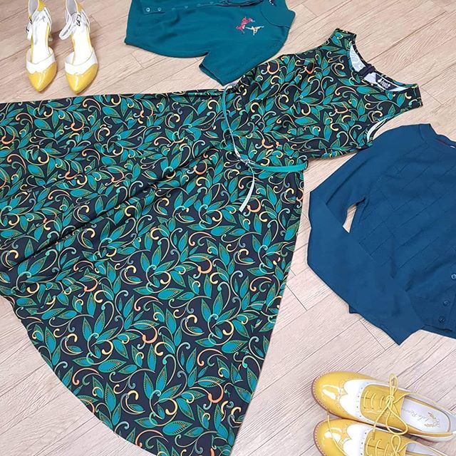 19blacknz's tweet photo. We love putting together a complete outfit that suits your style.
Gorgeous new season colours for Autumn and Winter 🍁🍂🍁
This complete outfit is available in the Timaru store.
#19blacknz #19blackhamilton #19blacktimaru #modernvintage #modernpinup #lov… https://t.co/ES1idQ4bmn https://t.co/Ebj1pX3tfD