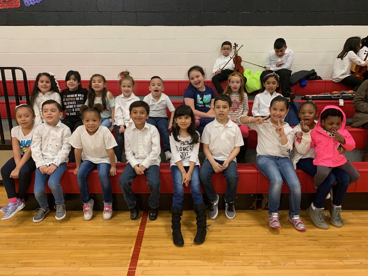 JSuchyEmerson's tweet photo. What a wonderful performance from our 1st grade tigers! TY ⁦@rheahegg⁩ ⁦@delacruzdual⁩ ⁦@danabrown_music⁩ #tigerslearn #multiculturalfair #d100inspires https://t.co/7WseyRa6MW