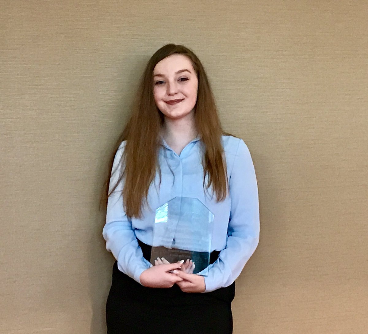 CoxVHSci's tweet image. What a bright future ahead — congrats to @HOSA_VANHORN  @PLTWorg biomed senior Bryanna Counts for being named the 2019 @ISDSchools STEM Academy Student of the Year! #ISDStrong #VHFalcons @ISDAcademies @ISDSchools @VHSTEM  @KCHealthTracks @STEMKC @wcmissouriahec @CountsLeann