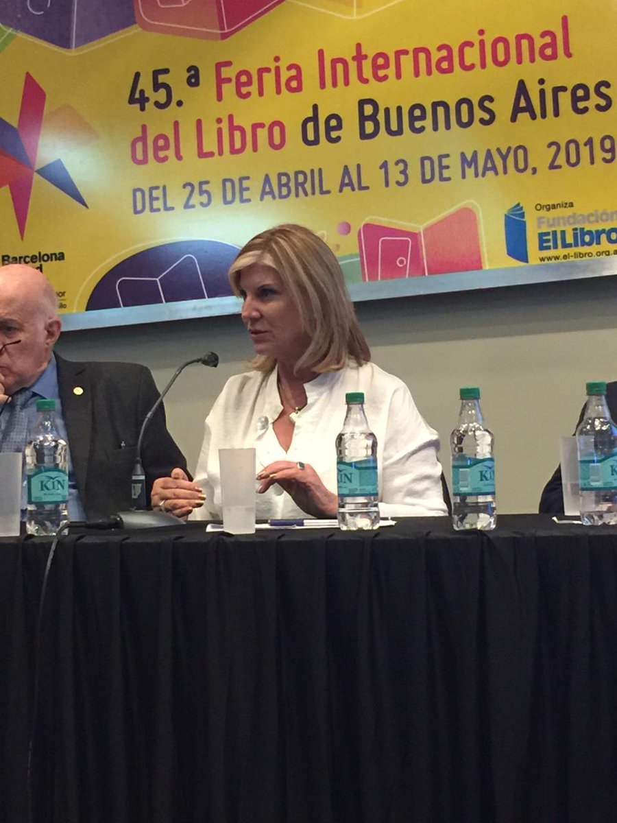 AgCbaCultura's tweet image. Esta tarde estuvimos presentes en la #FILBuenosAires en la 
Celebración del Día de Córdoba en la Feria. Allí nuestra presidenta @NoraBedano  participó en la charla: "Córdoba y el VIII Congreso de la Lengua", junto a miembros de la  Comisión Organizadora del @CILE2019 
@ferialibro