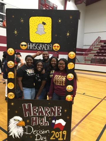 MyHearneISD's tweet image. Lots of excitement at Decision Day! #HHS #CollegeIsPossible #HearneEaglePride #ThisIsOurYear