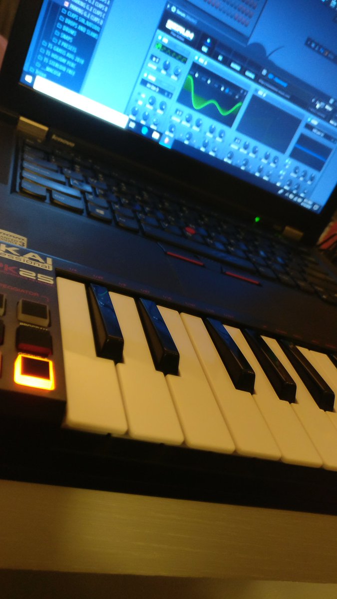 heatstrumentals's tweet photo. My @Akai_Pro #lpk25 keeps me able to create on the move. What are you #beatmakers using to stay creative outside of the #studio? #hiphop #beats #heatstrumentals #beatsonfire https://t.co/ylvvB9lRhZ https://t.co/JviwMYJi3g