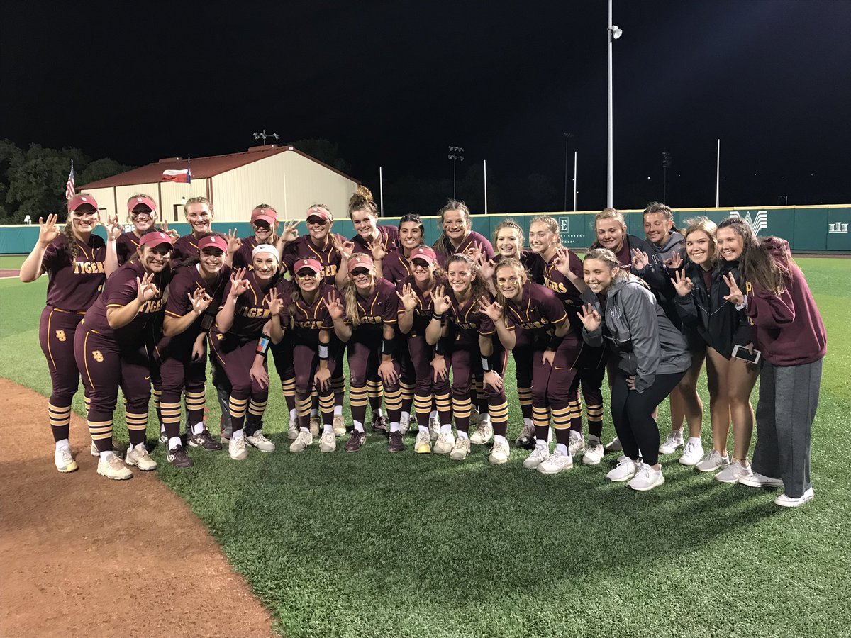 Tigers win 3-0! <a href="/loganhulon/">Lo</a> with the no hit shutout! <a href="/CamilleCorona/">Camille Corona</a> 2/3 <a href="/bailey_hudgeons/">Bailey Hudgeons</a> 2/3 with 2 run HR and all 3 rbis! Onto the third round! Stay tuned for info! #28 #pact