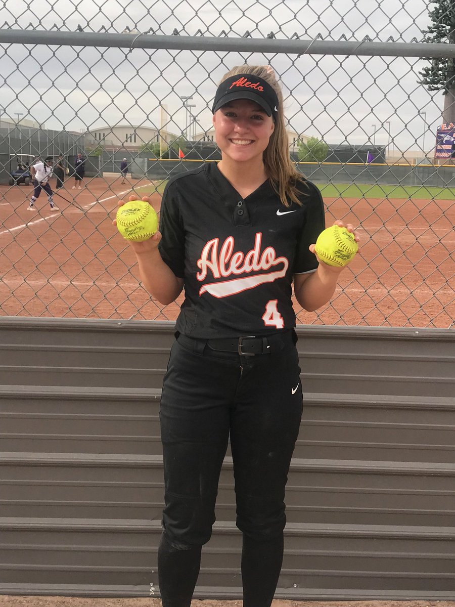AMNTX18u's tweet photo. We are #BuildingSharks our Sharks don't stop swimming (grinding/working) @_heidi_24_ @LadycatSoftbal1 @AledoSoftball @MacBulldogsSB hit not one but two bombs. Solo to get her team on the board in the 6th & walk-off shot in the bottom of the 7th for the win. #AFBombSquad #AFPride https://t.co/2j9KLB0aCw