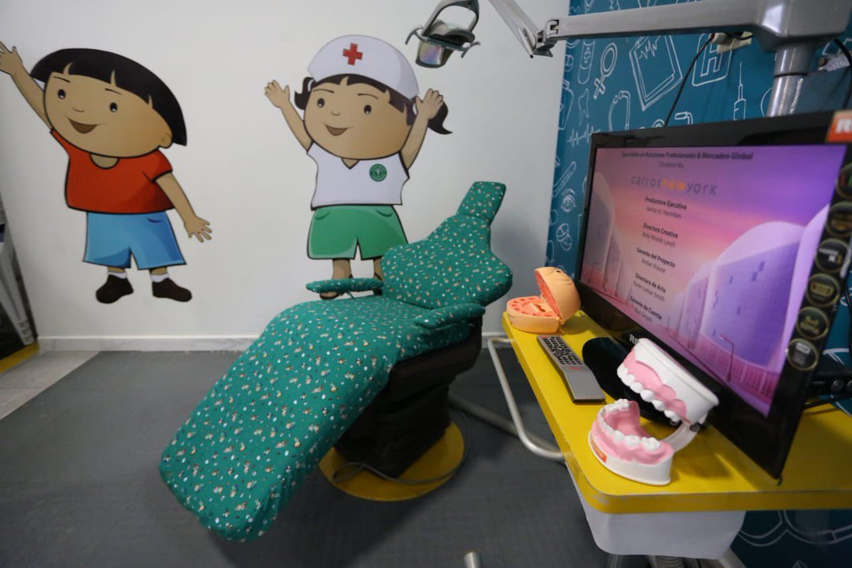 armandocalisps's tweet photo. Seguimos creando importantes espacios de recreación-aprendizaje para nuestro niños como la nueva sala de exhibición “Hospital Centro Médico Sampedrano" que Karen y ejecutivos de #Cemesa habilitaron en el Museo para la Infancia #ElPequeñoSula, reforzando así aún más la educación. https://t.co/mPKfDzLfd7