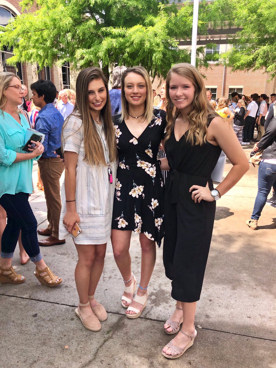 jennarover16's tweet photo. next stop: graduation with my girls :) https://t.co/44M8dyyOVk
