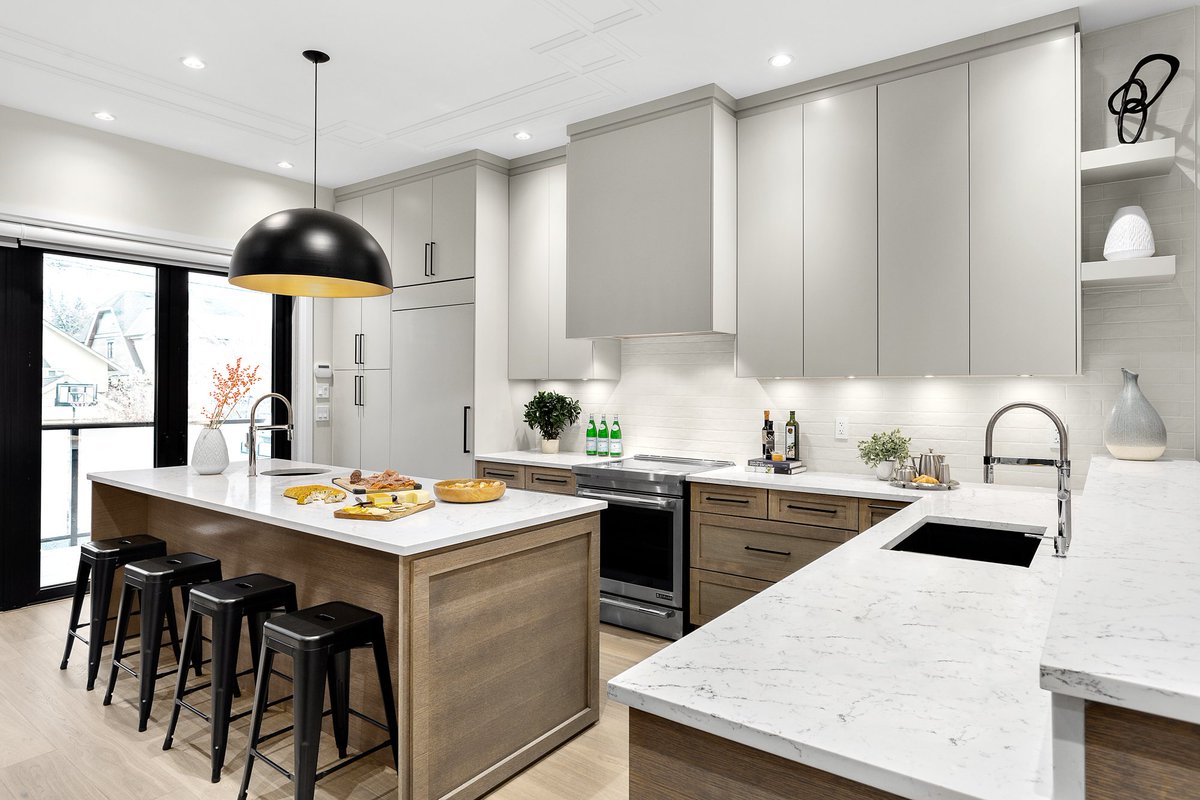While we love pops of #colour, neutral palettes will always have a place in our hearts 💛 #DazzlingMixInDouglasPark
#kitcheninspo