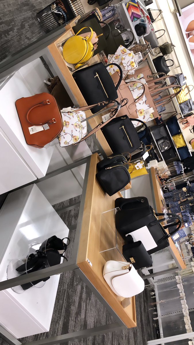 ColbyLuvsVM's tweet photo. Accessories is lovely! https://t.co/Jxpl4ZpZXv