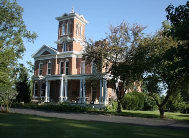 It's almost MOTHER'S Day! Celebrate with the women in your life by attending an Afternoon Tea Party at @karbellemansion in Glasgow Missouri! #glasgowmissouri #GlasgowMo #historicmissouri #meredibly #karbellemansion #afternoontea bit.ly/KarbelleMother…