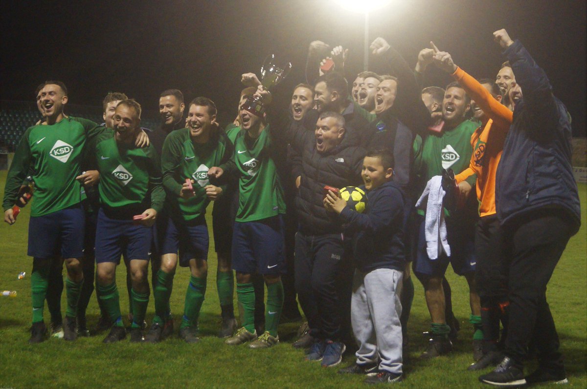 AndrewHazelden1's tweet photo. Massive congratulations to @KSD_SS_FC winners of the @sussexsundayfl Invitational Cup this evening 👏👏👏 https://t.co/1borrz04lW