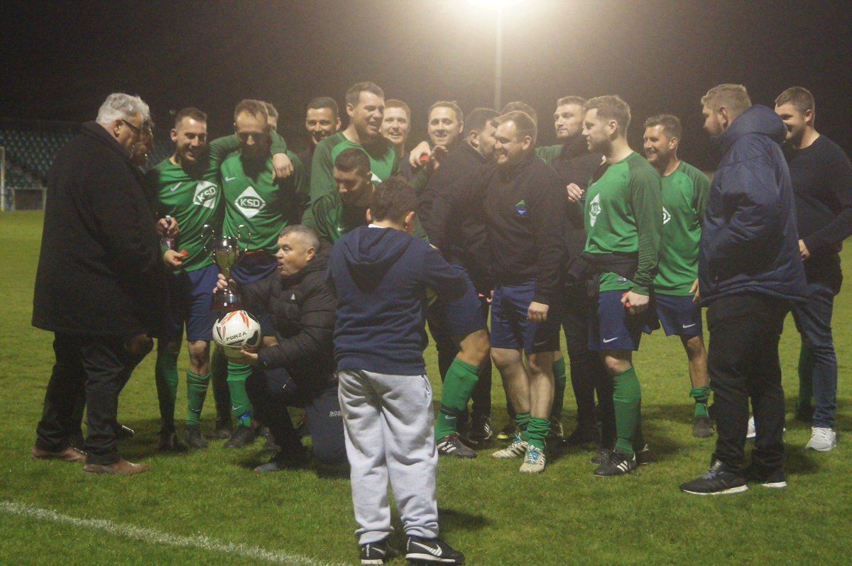 AndrewHazelden1's tweet photo. Massive congratulations to @KSD_SS_FC winners of the @sussexsundayfl Invitational Cup this evening 👏👏👏 https://t.co/1borrz04lW
