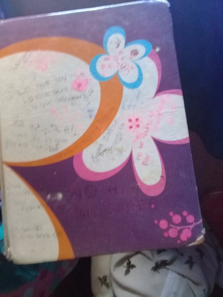 ThisIsMeTY1's tweet photo. @palmaagustina Algo que escribí hace unos cuantos años📃✒📇 y 3 foto🎼🎹 es de mi compañero de vida favorito. Sin ellos no habría vida ,no al menos en mi planeta🌎👽🐒😂😍🤔😣😂.💙🐻 https://t.co/4gvQl5qMvz