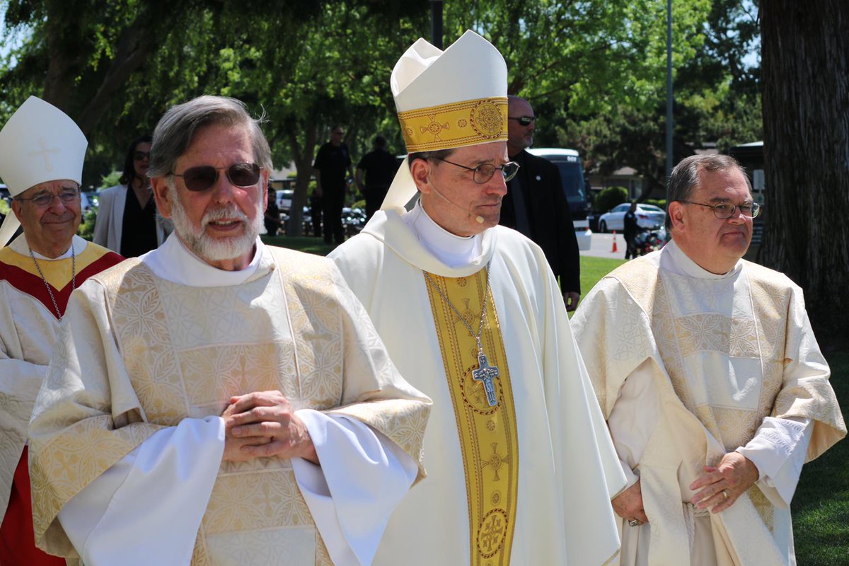 lacatholics's tweet photo. Congratulations Bishop Joe! May God bless you and your new ministry at the @DioceseOfFresno. You will always have the prayers of the faithful of Los Angeles. #CatholicLA https://t.co/EMpKWzSqLy