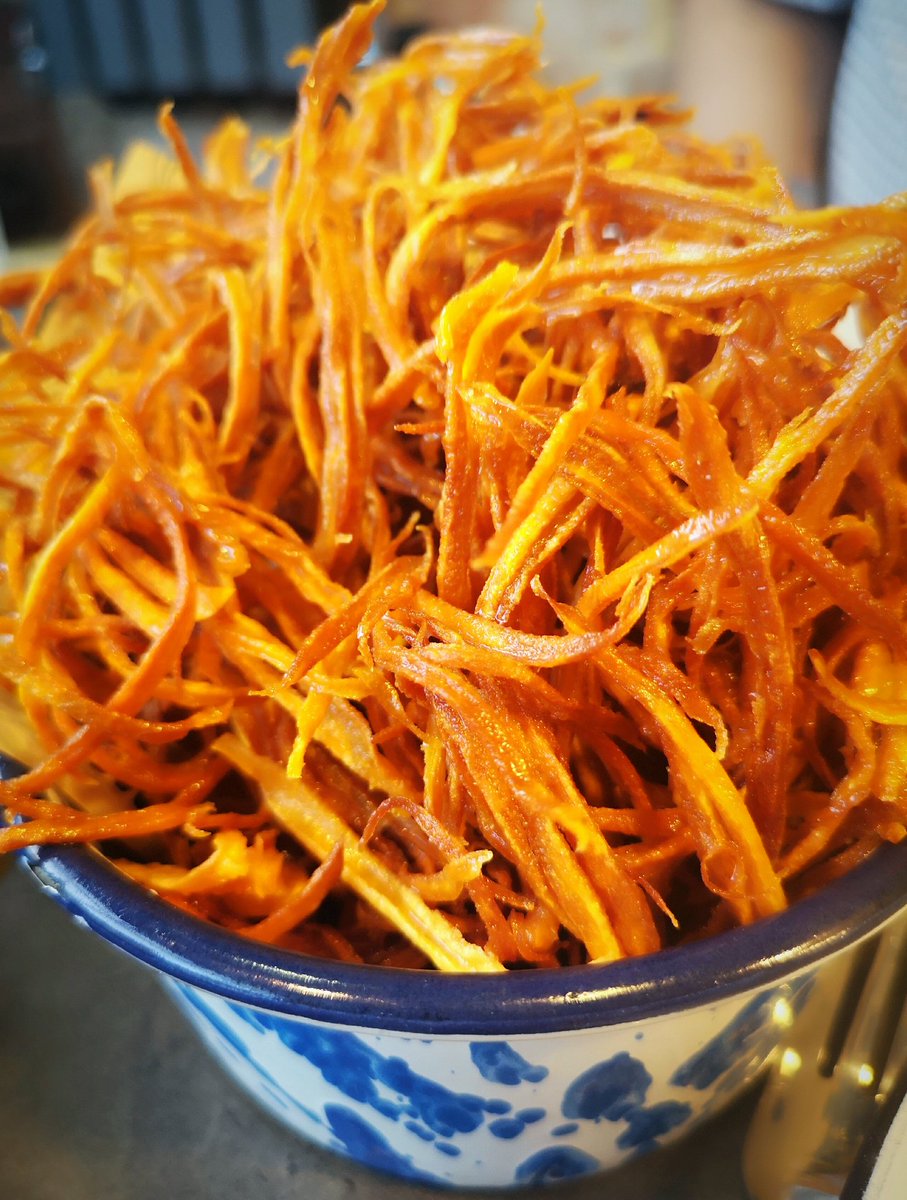 MattandCat's tweet photo. Sweet crispy birds nest fries at @eightyateburger. #DestinationReigate https://t.co/JjhkeaNjKp