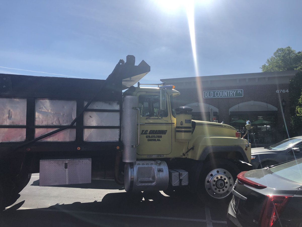 asbach13's tweet image. #bringyourdumptruck2OCPnight #bestbbqinHF &amp;amp; #setbeerfree @ReformationBrew