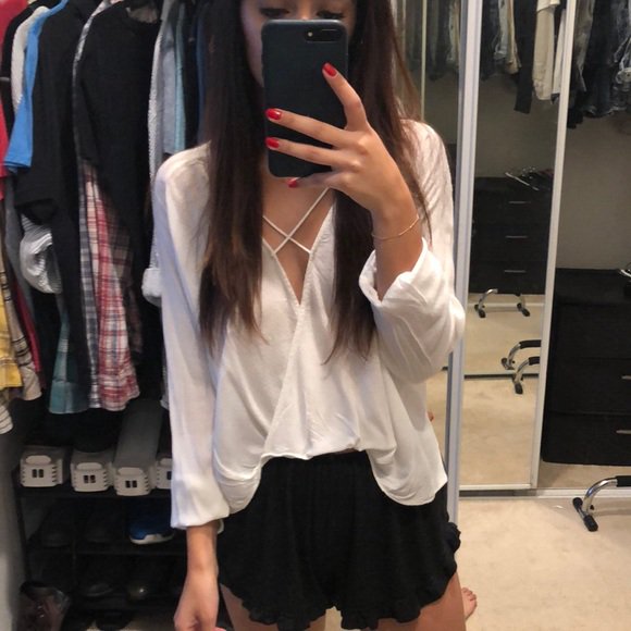 SarahBeyl's tweet photo. So good I had to share! Check out all the items I'm loving on @Poshmarkapp #poshmark #fashion #style #shopmycloset #silencenoise #timex #freepeople: https://t.co/wKDnLX25hm https://t.co/ilEQJghjT7