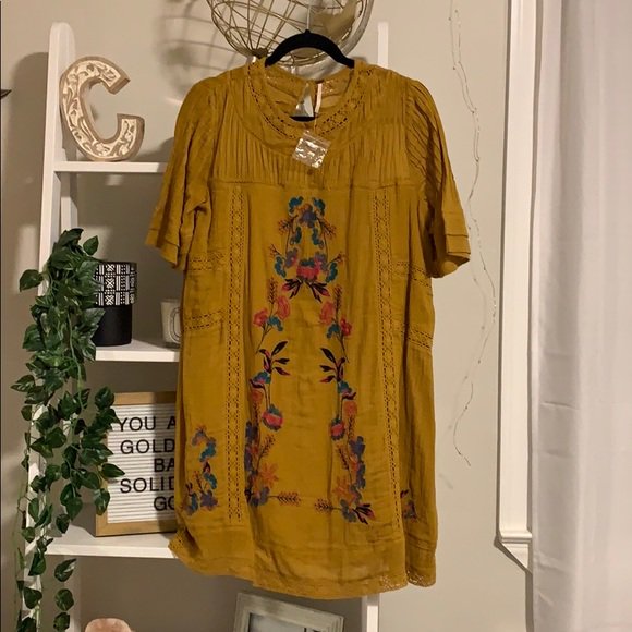 SarahBeyl's tweet photo. So good I had to share! Check out all the items I'm loving on @Poshmarkapp #poshmark #fashion #style #shopmycloset #silencenoise #timex #freepeople: https://t.co/wKDnLX25hm https://t.co/ilEQJghjT7