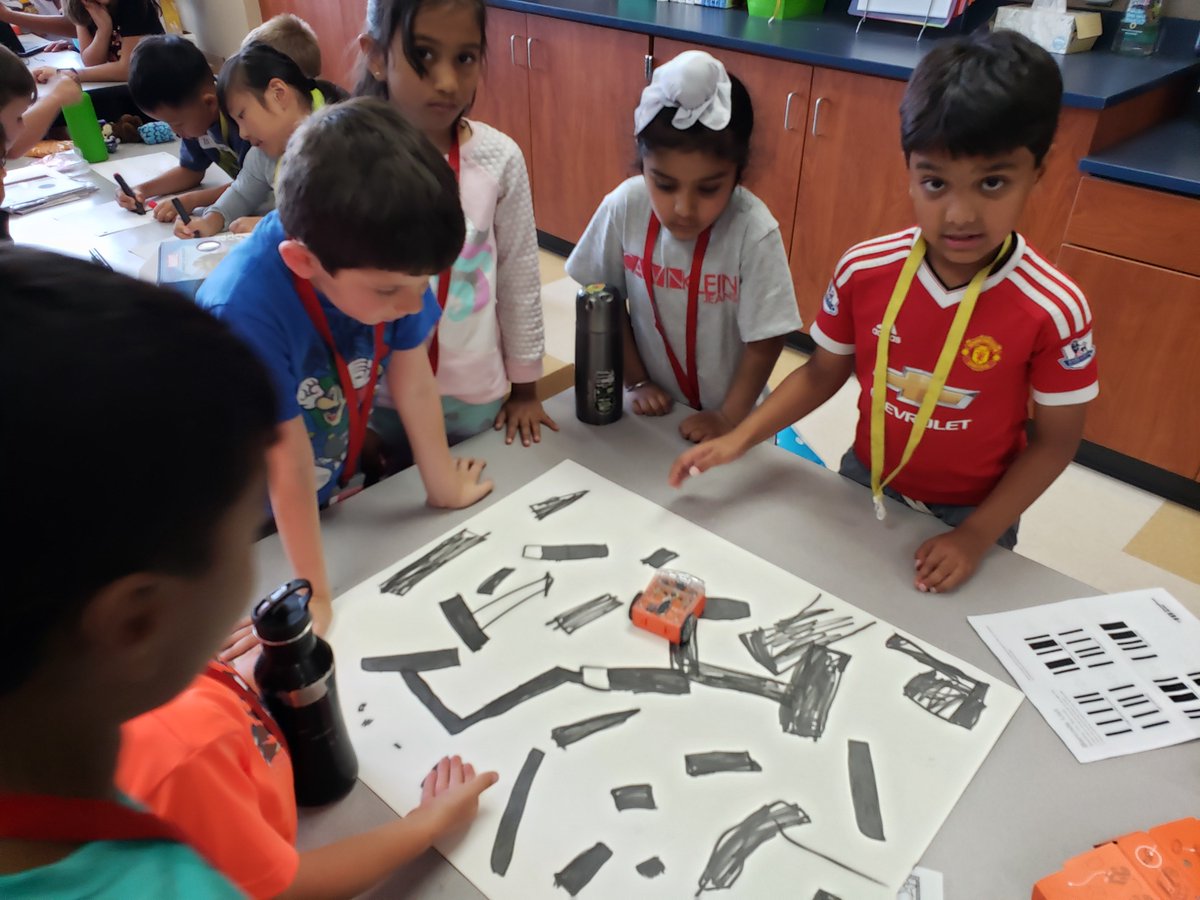 MrsCorinaSolis's tweet photo. Today we had a visit to @LoeweCheryl 's first grade classroom! These future scientists loved exploring and observing these tiny robots! 👩🏽‍🔬👨🏻‍🔬👨🏿‍💻👩🏼‍💻 @WarnerCFISD #CFISDSpirit https://t.co/V4FmYQRgIH