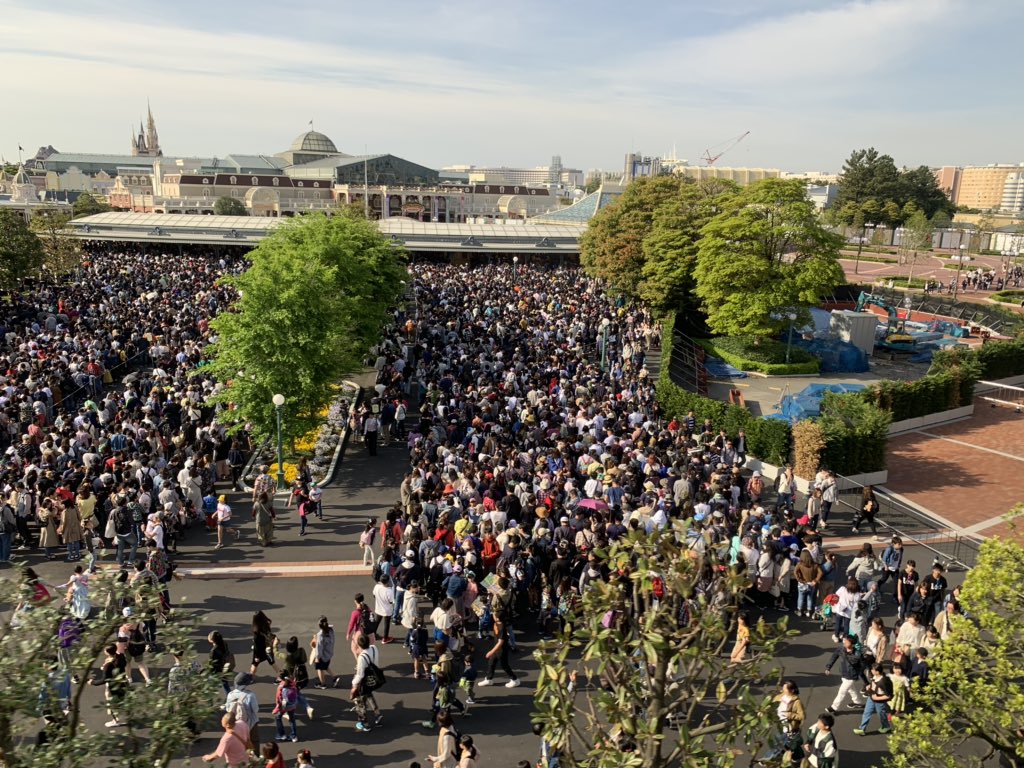 まさ パパになりました 東京ディズニーランド開園待ち 7 25現在 人がゴミのようだ Tdr Now T Co 1volrbxcjg Twitter