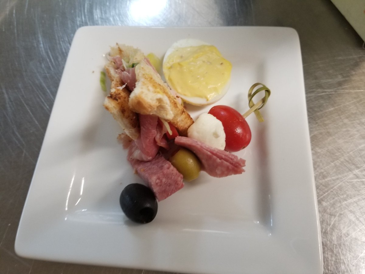 pennyzfrmheaven's tweet photo. We finished off the day at dinner, with an Antipasti Bamboo Skewer, Capone's Baked Ziti, Breaded Veal Cutlet, Parmesan Asparagus and Bootleg Pineapple Upside Down Cake with Tommy Gun Rum Sauce! https://t.co/7UHx6SUy9q