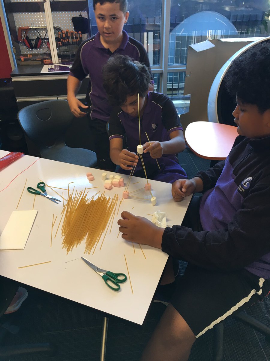 Mr_Liu17's tweet photo. Intro into design thinking by solving Wakandas radio signal problem 😂 @ideo @callaghannz @Makerspaces_com https://t.co/B8rkWrosK1
