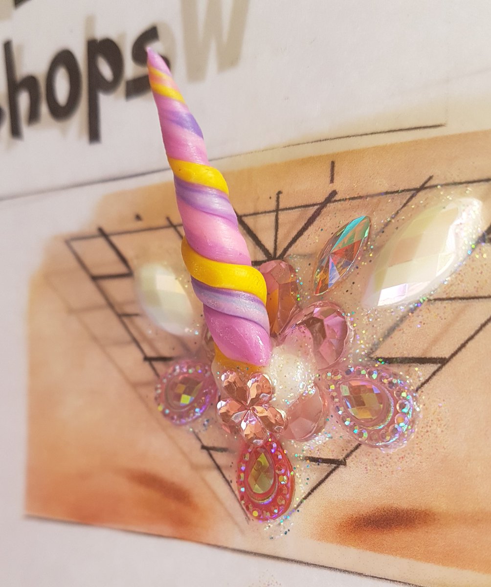 HeartInArt_UK's tweet photo. Making my bling collections today
.
.
.
#summerbling #memade #diybling #bodyart #bodybling #facebling #glitterbar #festivalglitter #unicornhorns #blinghorns #gemhorns #unicorngems https://t.co/MvCMVK95wX