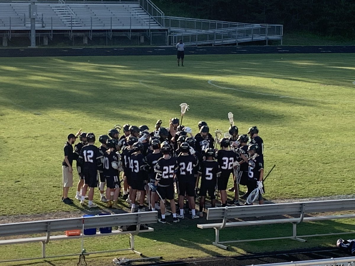 One quarter in and the Panthers are up 1-0 on a goal by Michael Basch #gopanthers #oneprov