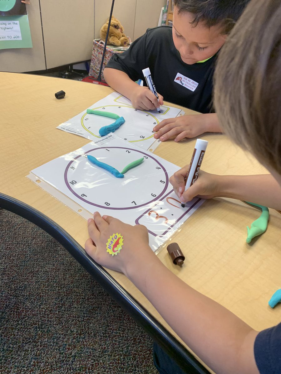 savinichristine's tweet photo. First Graders learning a hands on approach to telling time using PlayDoh! https://t.co/OlW2QhfG8K