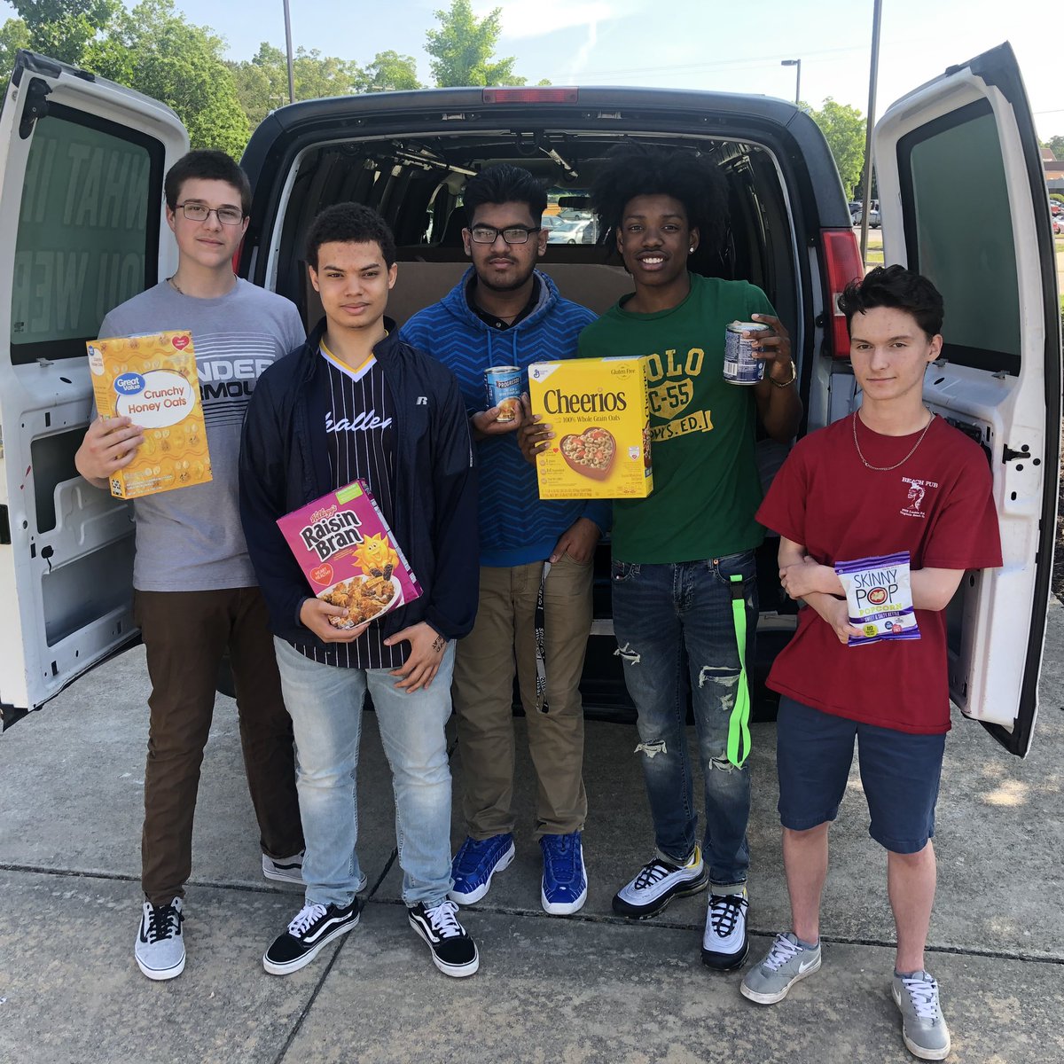 puritancleaners's tweet photo. Ms. Guerin’s Oracle Programming class at @ccpstechcenter collected so many bags of food for @feedmoreinc! Well done gentlemen. 👏🏻👏🏻👏🏻👏🏻👏🏻
.
.
.
#rva #rvanews #8news #100KMeals #puritancleaners #rva #ccps #richmondva #chesterfield #leadership #hcps #thinkshopbuylocal #community https://t.co/p6L6s3cgvm