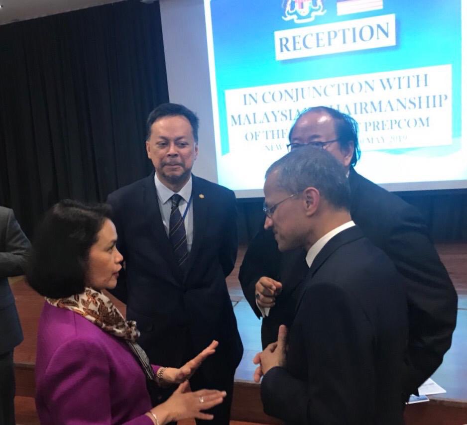 PHMissionNY's tweet photo. PH PR in Vienna, Amb. Cleofe Natividad, confers with UN High Representative for Disarmament Izumi Nakamitsu and ASEAN Ambassadors to the UN from Singapore and Thailand at reception hosted by Malaysian PrepCom Chair Amb. Syed Hasrin. #3rdNPTPrepCom @teddyboylocsin https://t.co/vske015Nsz