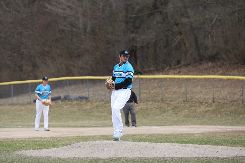 ben_thomas5's tweet photo. Excited to announce that I will be furthering my academic and athletic career next year at Grand Valley State University. Huge thanks to my parents, coaches, and especially @KVCC_Baseball for making it possible. #AnchorUp https://t.co/QqVde5wTtF