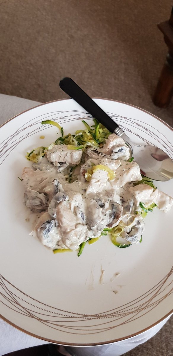 Matt_black82's tweet photo. Zucchini, chicken with mushrooms in a cheese sauce... Tastiest meal yet. #ketomeals #ketofood #healthyeating 
#eatwelltheketoway https://t.co/6KE0Sb7UCV