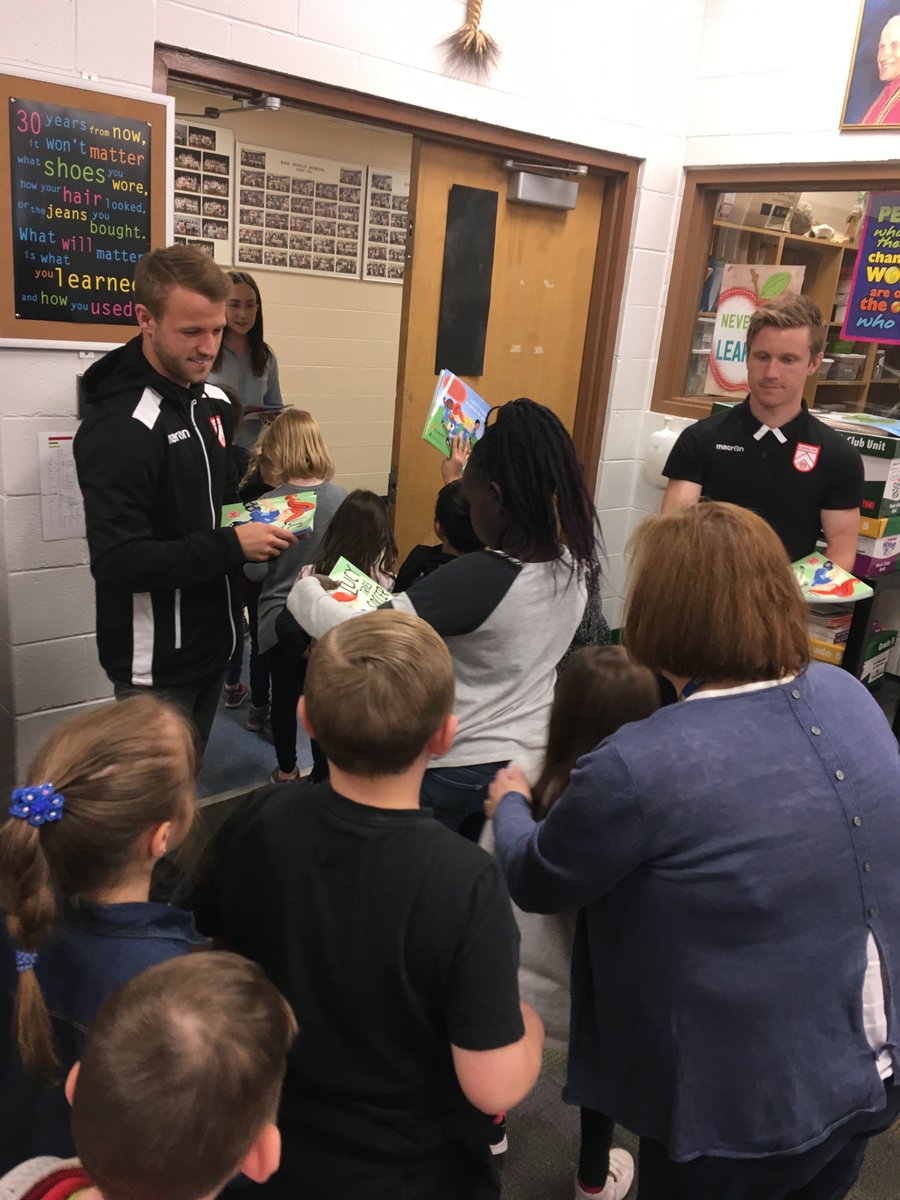 LucyTriesSports's tweet photo. High 5's with Dean Northover &amp; Nico Pasquotti from @CPLCavalryFC Together we connected @DonBosco_ccsd students to the great game of #soccer, the #CanPLxOneSoccer &amp; #literacy Wahoo! TX @Spruce_Meadows Leg Up Foundation @CPLsoccer @CCSD_edu #RideWithUs #CavsFC #community ⚽️📚 https://t.co/DVgyWGwLG2