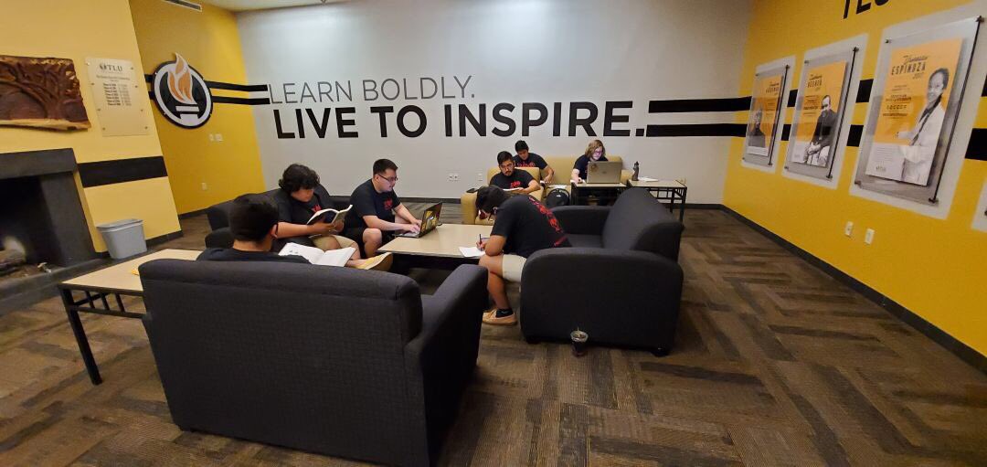redandblack1984's tweet photo. The thetas studying hard to ensure finals week goes well, Good luck on yalls finals! #redandblackofcourse https://t.co/y08sA9avid