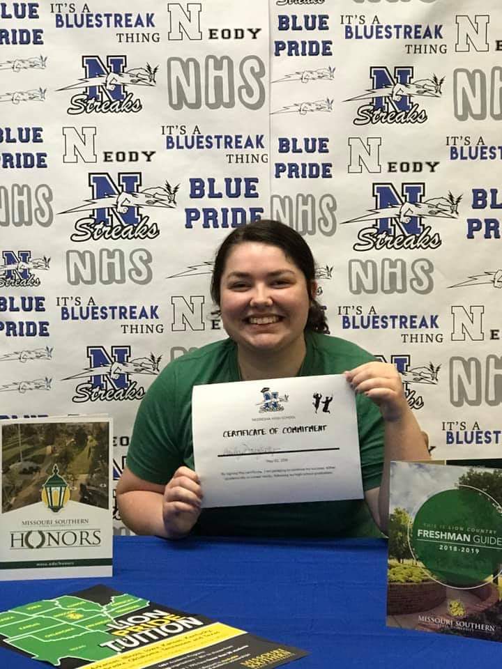 NeodyTeam's tweet photo. Congrats to our Neodesha Dream Team seniors! We're so proud of you, and cannot wait to see what your futures have in store! We're proud of you Hailey, Timothy, and Orlan! #BlueStreakPride #NeodyDreamTeam
#NeodeshaBlueStreaks
#SigningDay https://t.co/u7HlNlxDrA https://t.co/BK9r3rPQtm