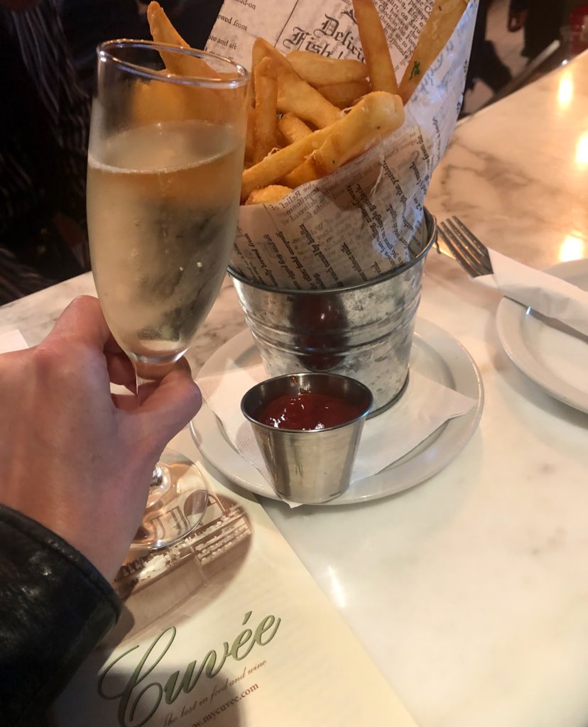 #champagnechat tweet media