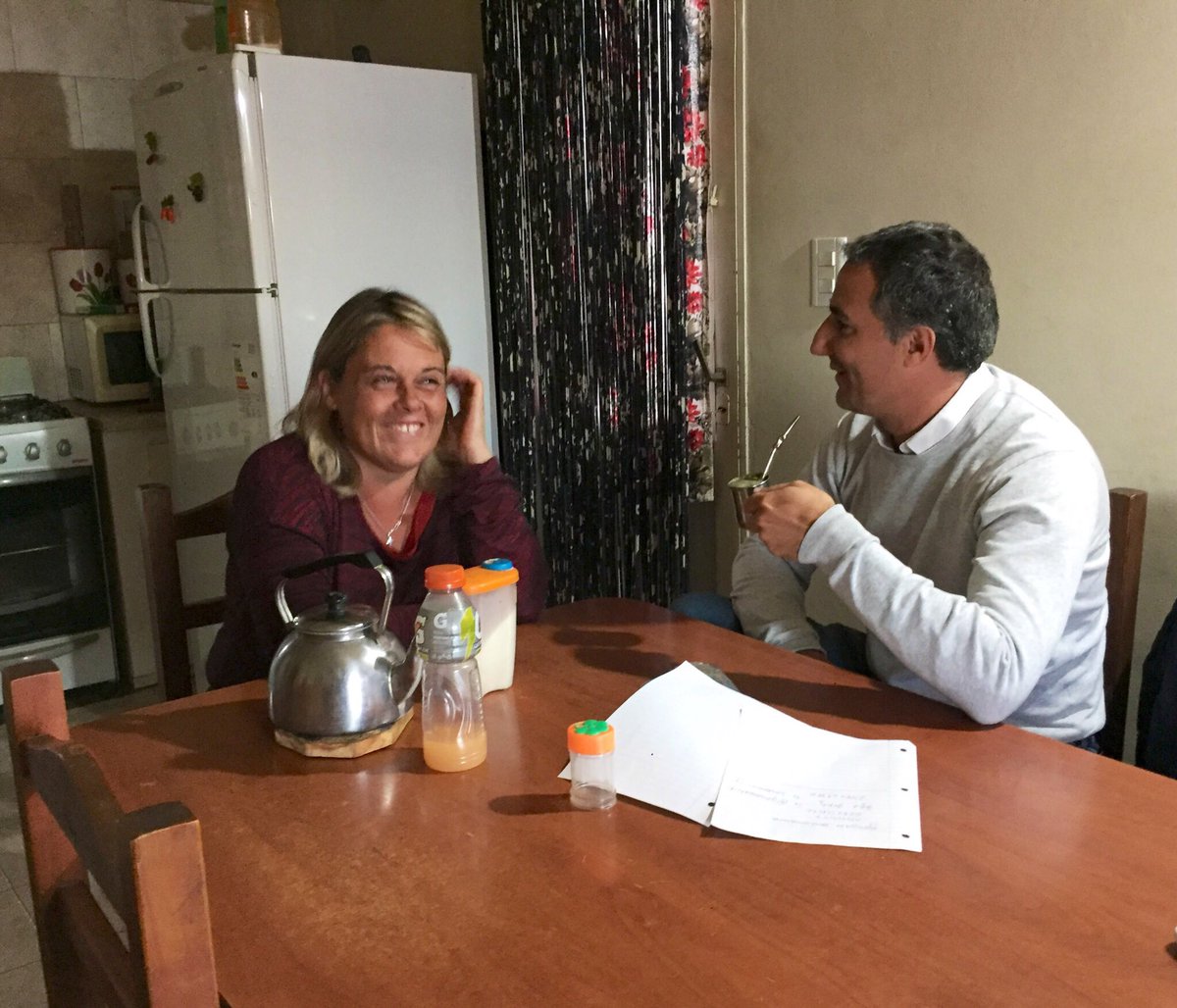 gonzasanta's tweet photo. Seguimos escuchando a los vecinos 💪 Natalia es empleada doméstica, madre de 2 hijos y vive con su marido.
Nos contó cómo está su barrio y qué necesidades tiene. 
👉 Siempre cerca de los Tandilenses 🙌 @mariuvidal 
#TrabajandoPorTandil https://t.co/zV60IRDlFZ