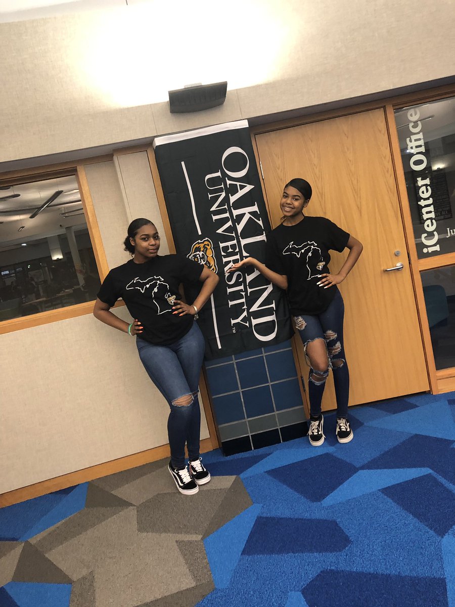 youadoremiaaa's tweet photo. Senior signing dayπ #WBHS19 https://t.co/4RtlRuA5OB