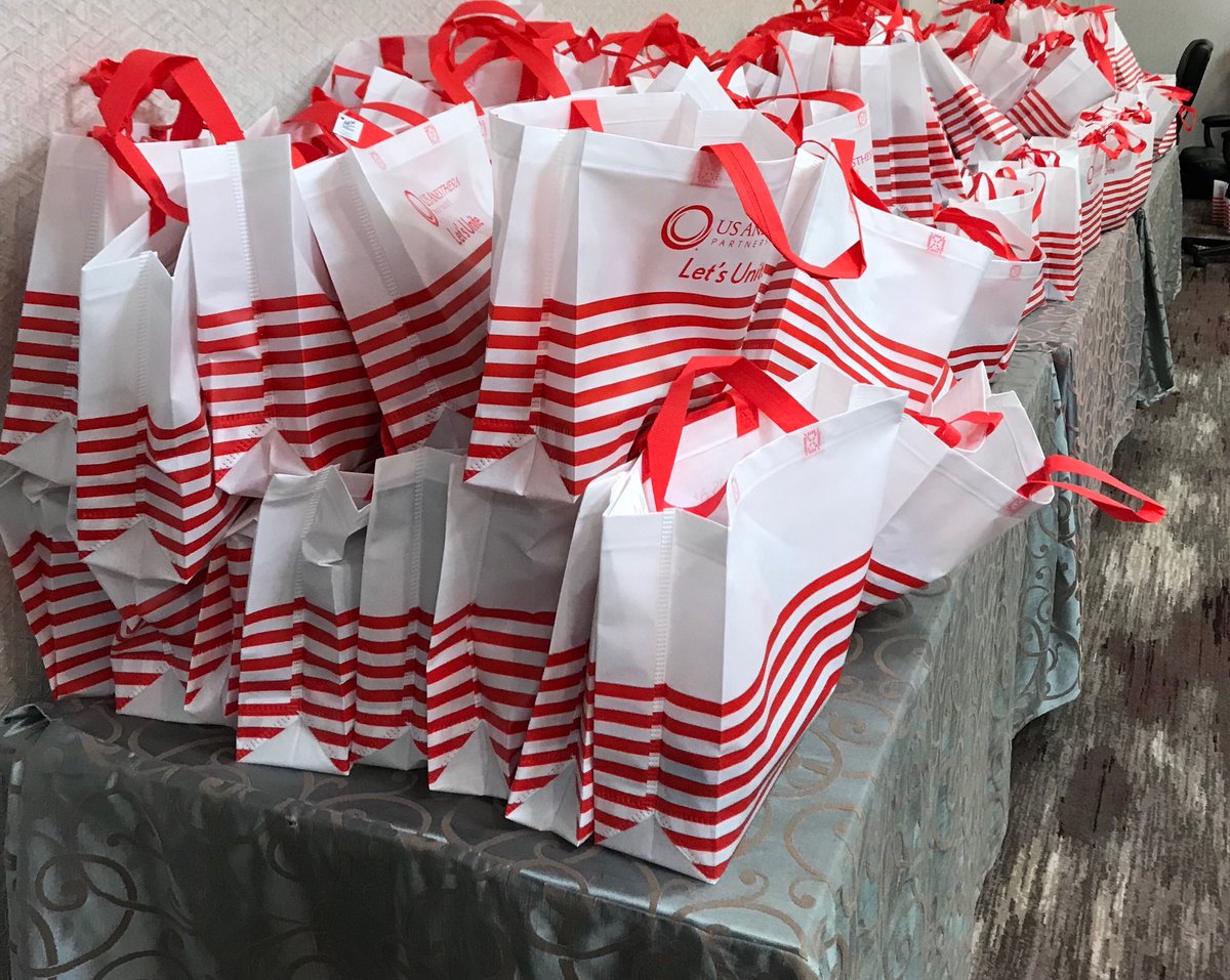 DarcyMingoia's tweet photo. Thank you volunteers for stuffing the swag bags and thank you US Anesthesia Partners for sponsoring! #NWHCGoRed https://t.co/O9WIUZWS28