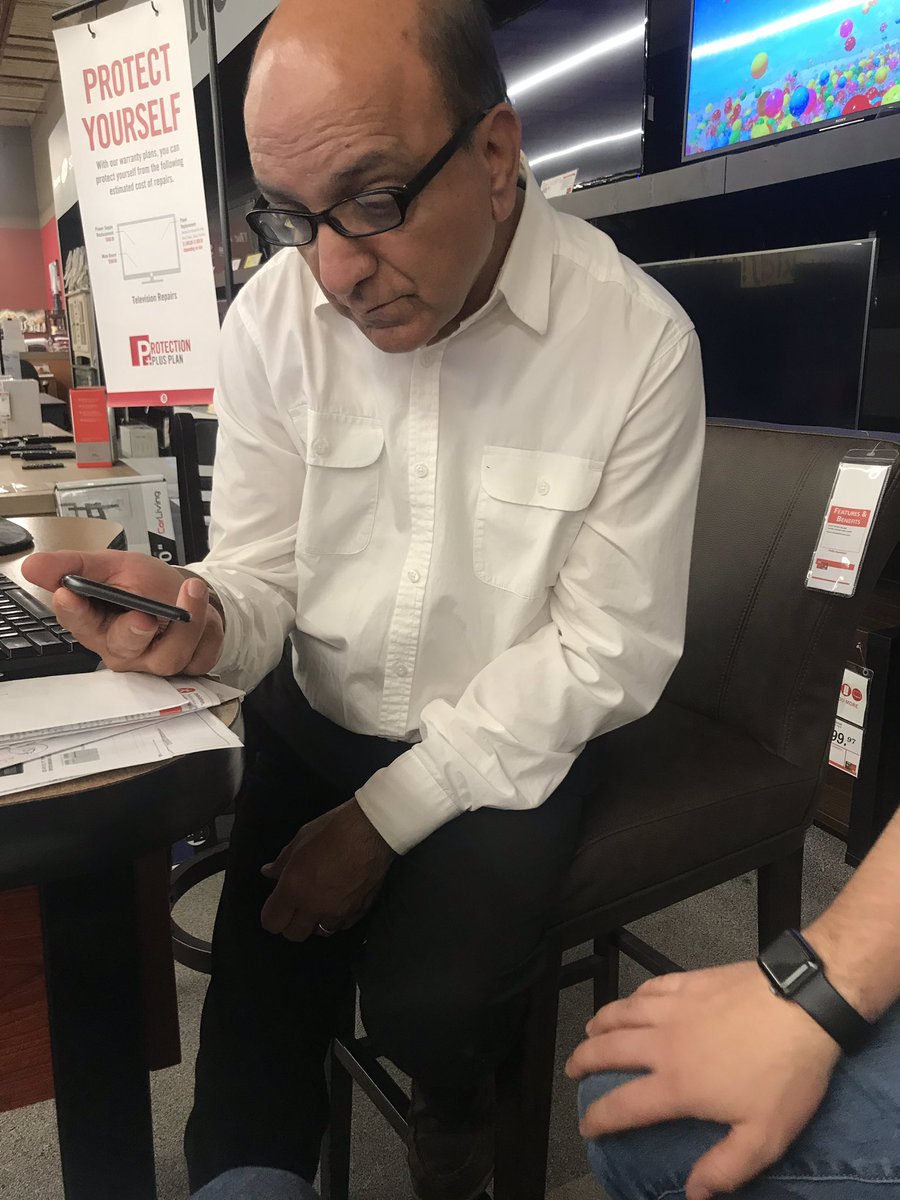 kowalsk11's tweet image. @Dustin08 is educating Ghalib at The Brick on farming with some quick pics &amp;amp; videos of the equipment 🚜👍😎 He loves it! #ontag #plant19 #kitchenchat