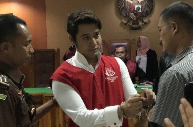 AYelsiva's tweet photo. DI DALAM PENJARA KRISS HATTA MASIH NGOTOT PERNIKAHANNYA DENGAN HILDA VITRIA ITU SAH

https://t.co/KJWstvjzHD https://t.co/FeJ4XlfCOw